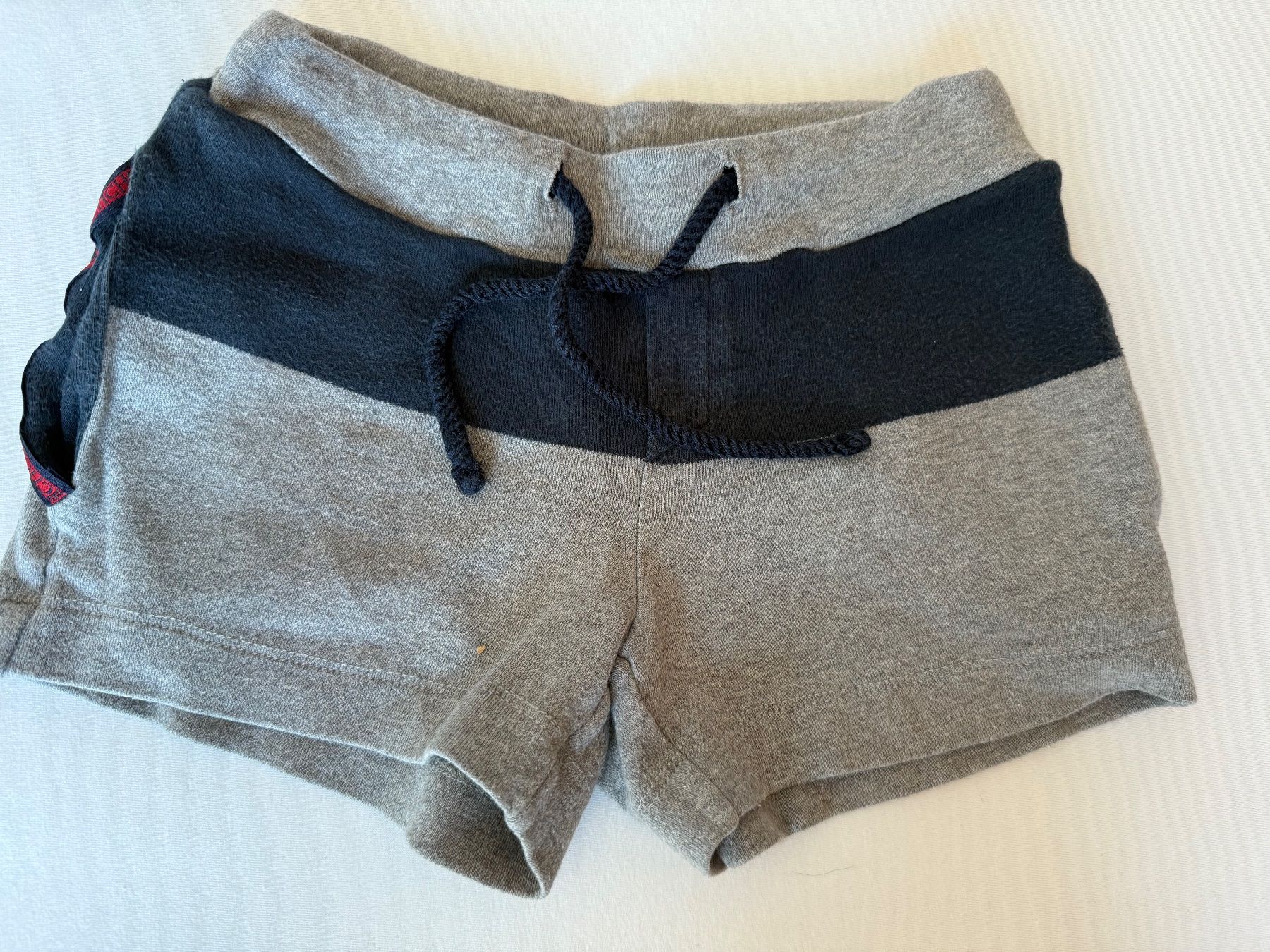 Carolina Herrera Hosen: CH Carolina Herrera Shorts Gr. 74 – Gebraucht aus Küsnacht ZH von schweiz_ch