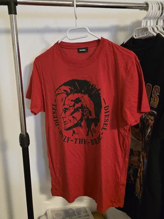 T-shirt DIESEL rouge imprimé taille S 🚨1 chf