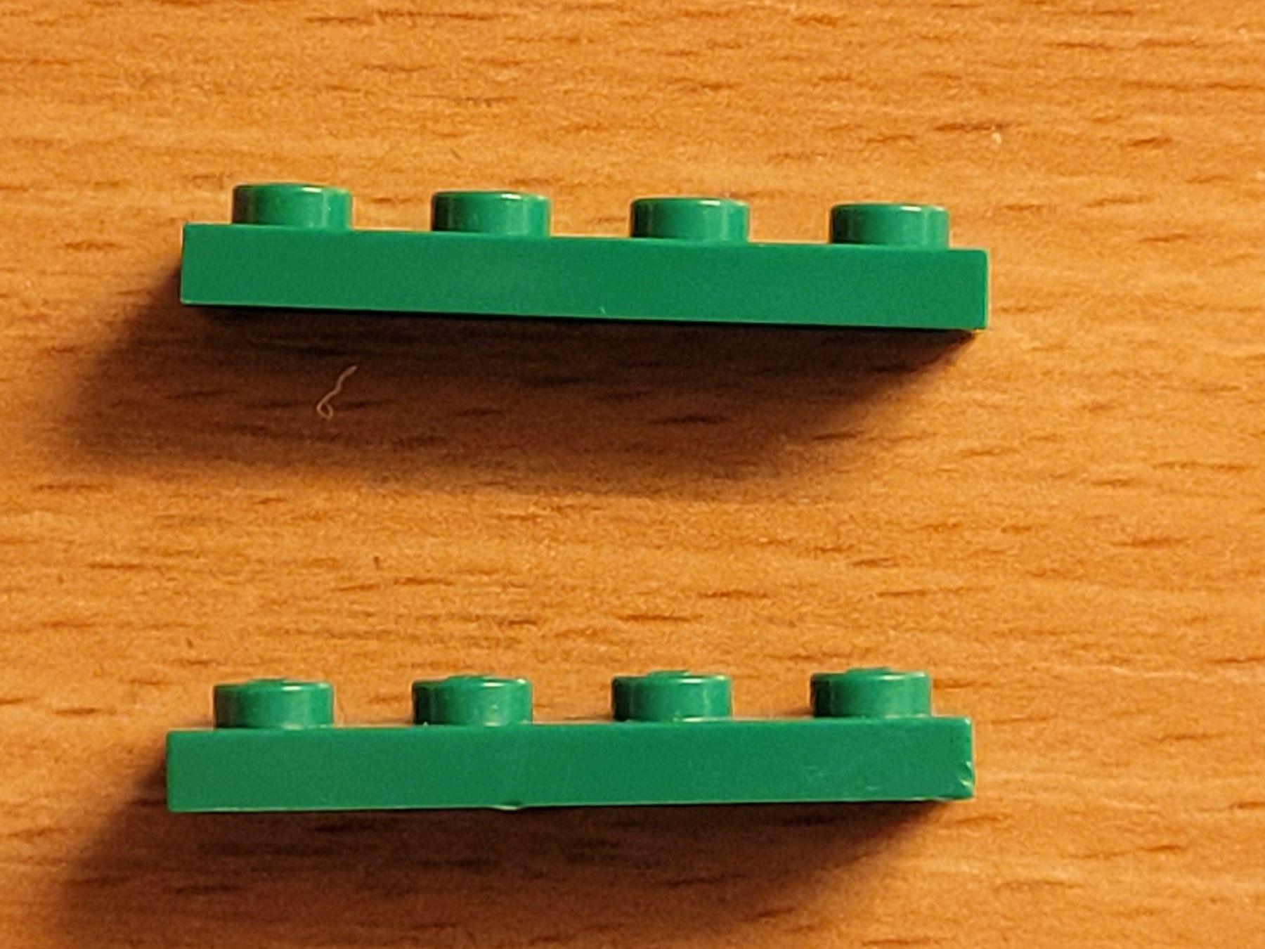Lego Kit di costruzioni: Lego - 2 pièces vertes plates à 4 tenons – Usato da Payerne venduto da tintin08 2