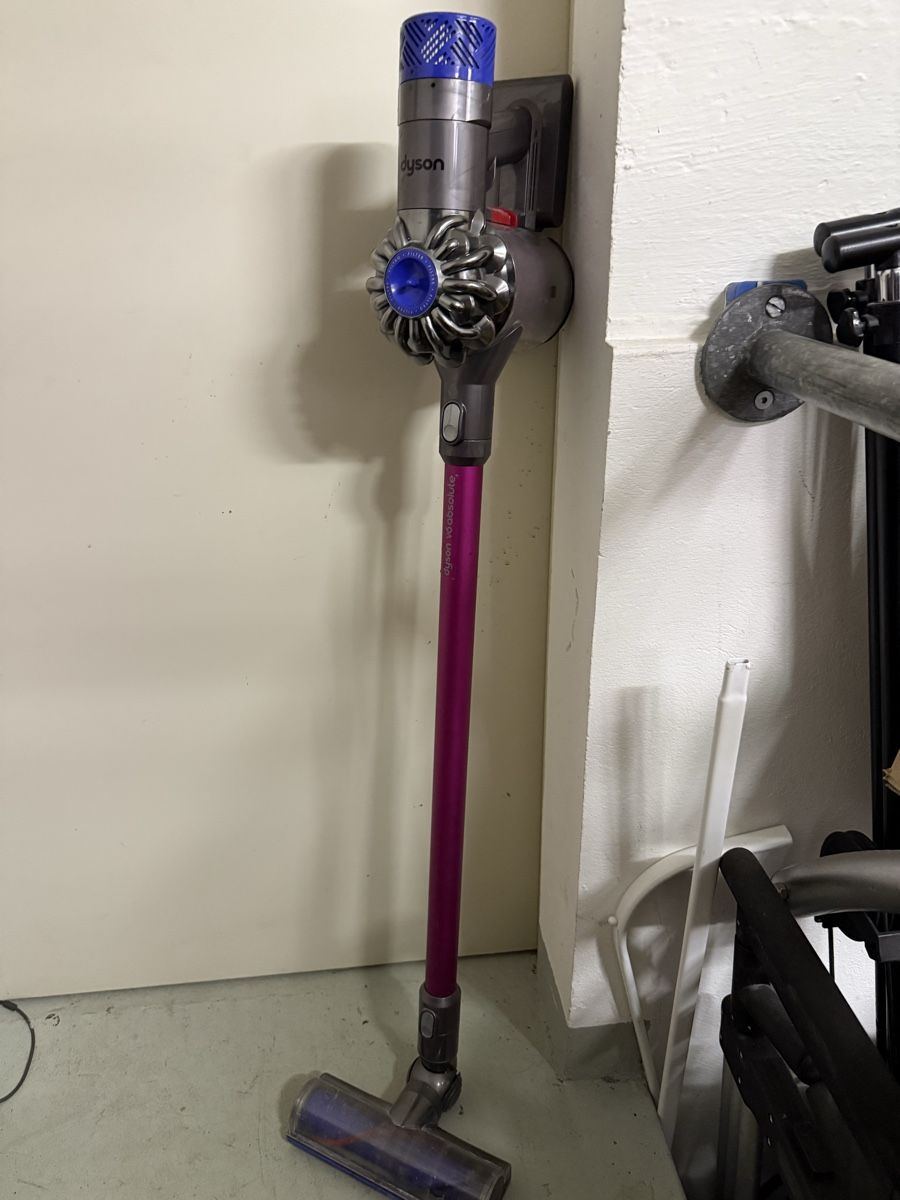Dyson Aspirapolveri & Accessori: Dyson V6 Akkustaubsauger – Usato da Birsfelden venduto da mah_6yvz 3