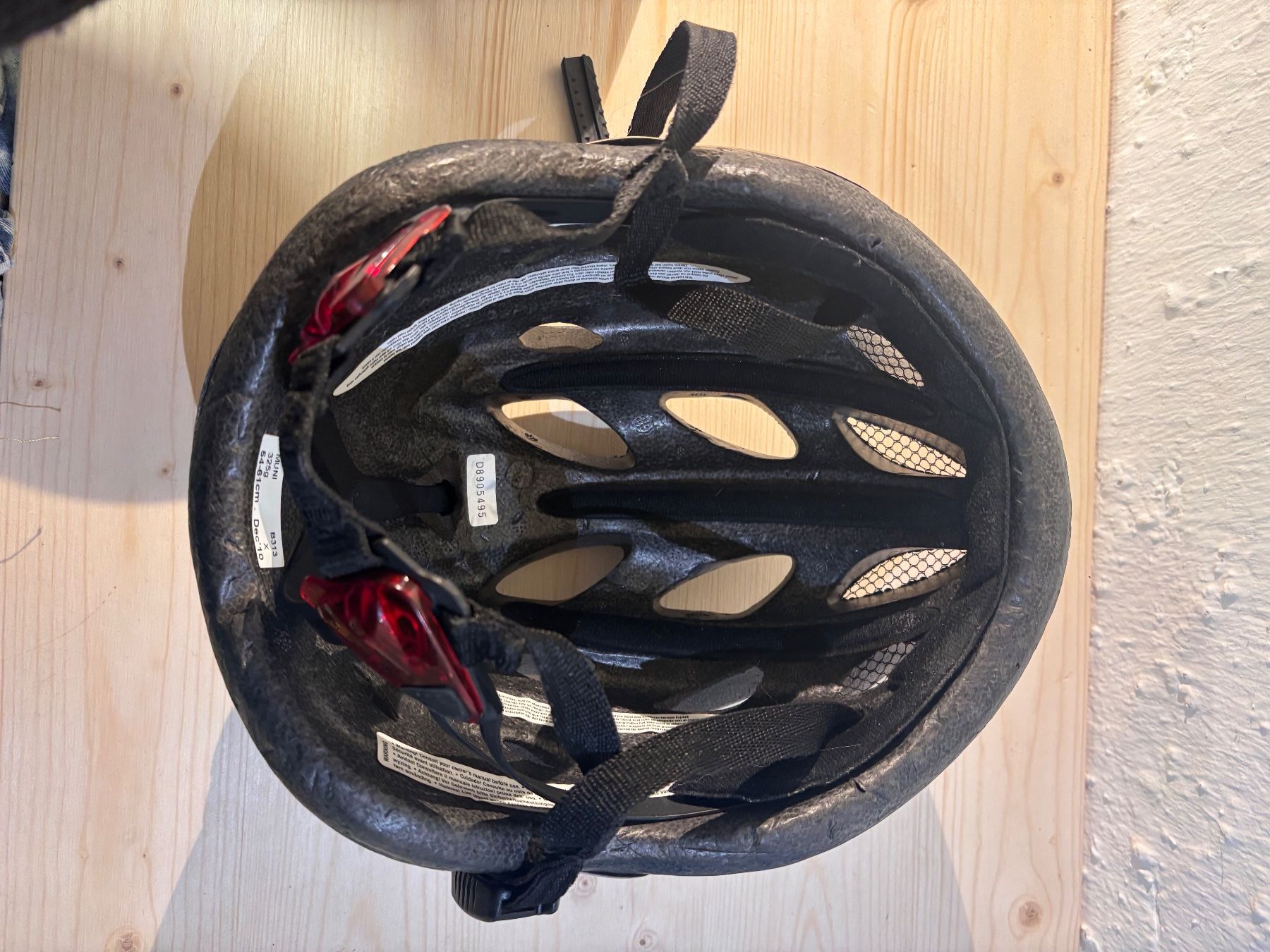 Helme: Fahrradhelm mit Rücklicht, Gr. 54-61cm – Gebraucht aus Chur von lau_jmp7 1