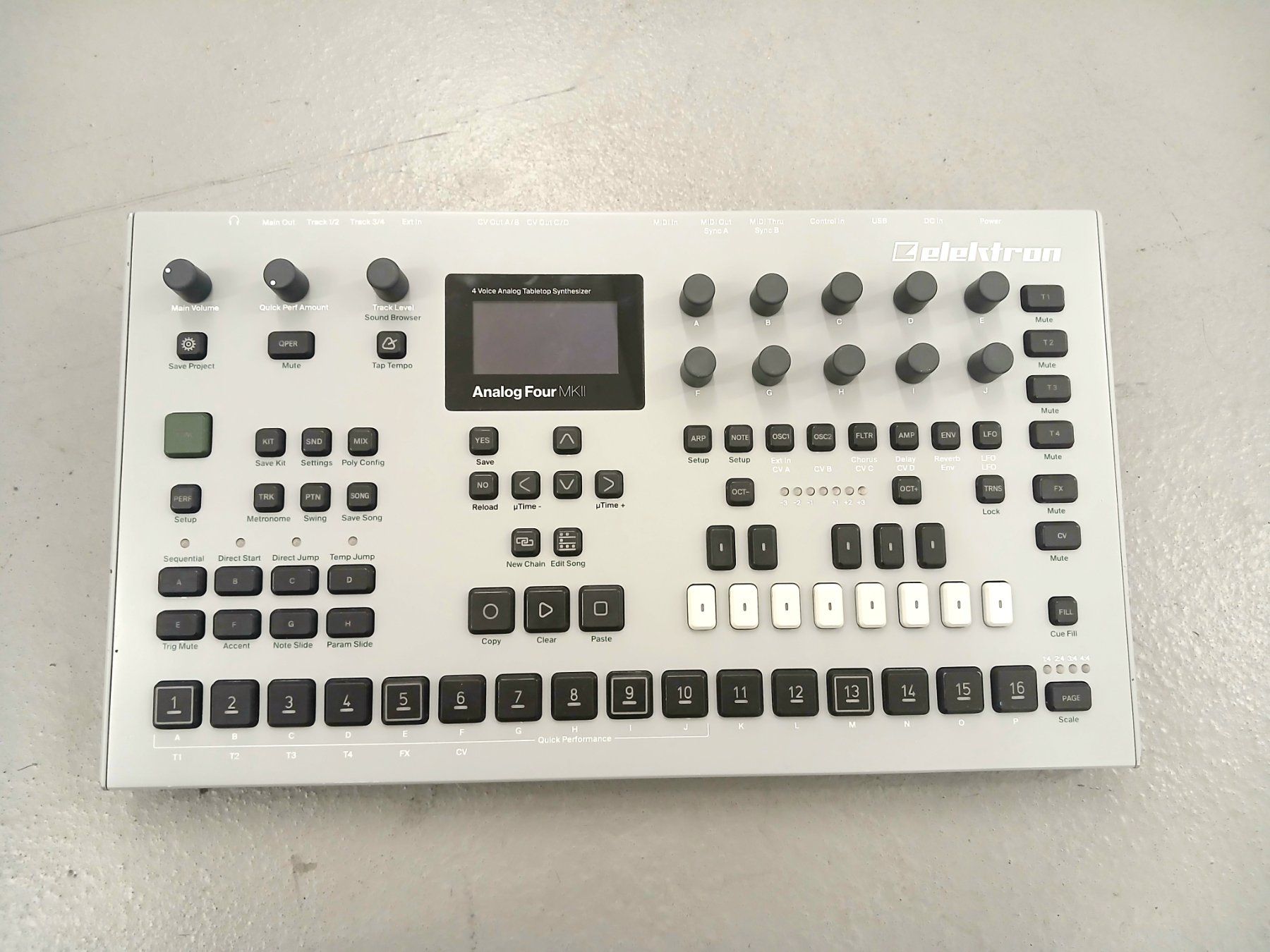 Elektron Instruments de musique: Elektron Analog Four MKII – D'occasion à Lausanne par jolhan