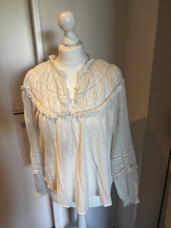 Weisse Bluse mit Stickerei Grösse M 