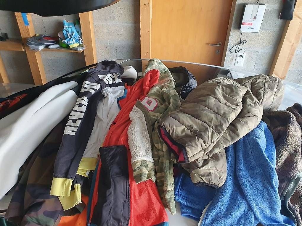 Kleiderpakete & -sets: Vêtements + chaussures garçon 5-10 ans – Gebraucht aus Apples von denissafrany 1