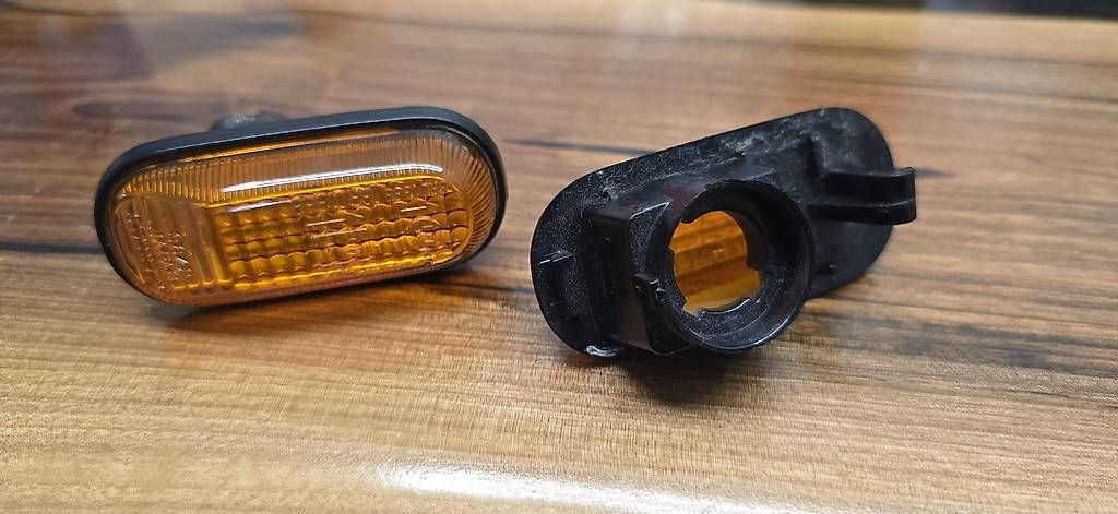 Tutti pezzi di ricambio auto: 6R01388 Stanley Blinker – Usato da Sargans venduto da AleinEbibi 2