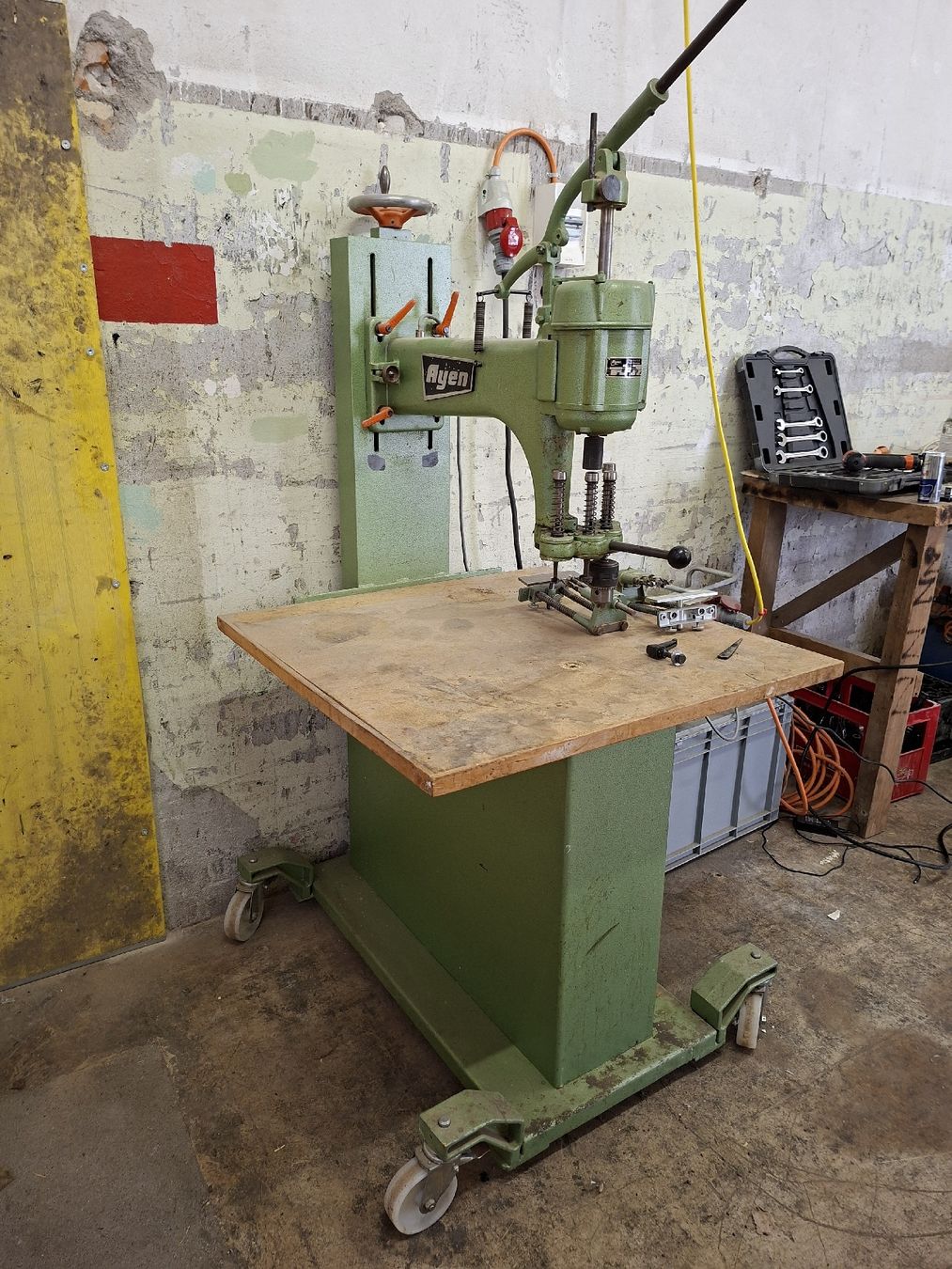 Tutte le macchine: Spindelstandbohrmaschine – Usato da Betschwanden venduto da NickiSpeich 1
