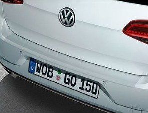 VW Tutti pezzi di ricambio auto: VW GOLF LADEKANTENSCHUTZ – Nuovo e nell'imballaggio originale da Brügg BE venduto da AMAG_Biel
