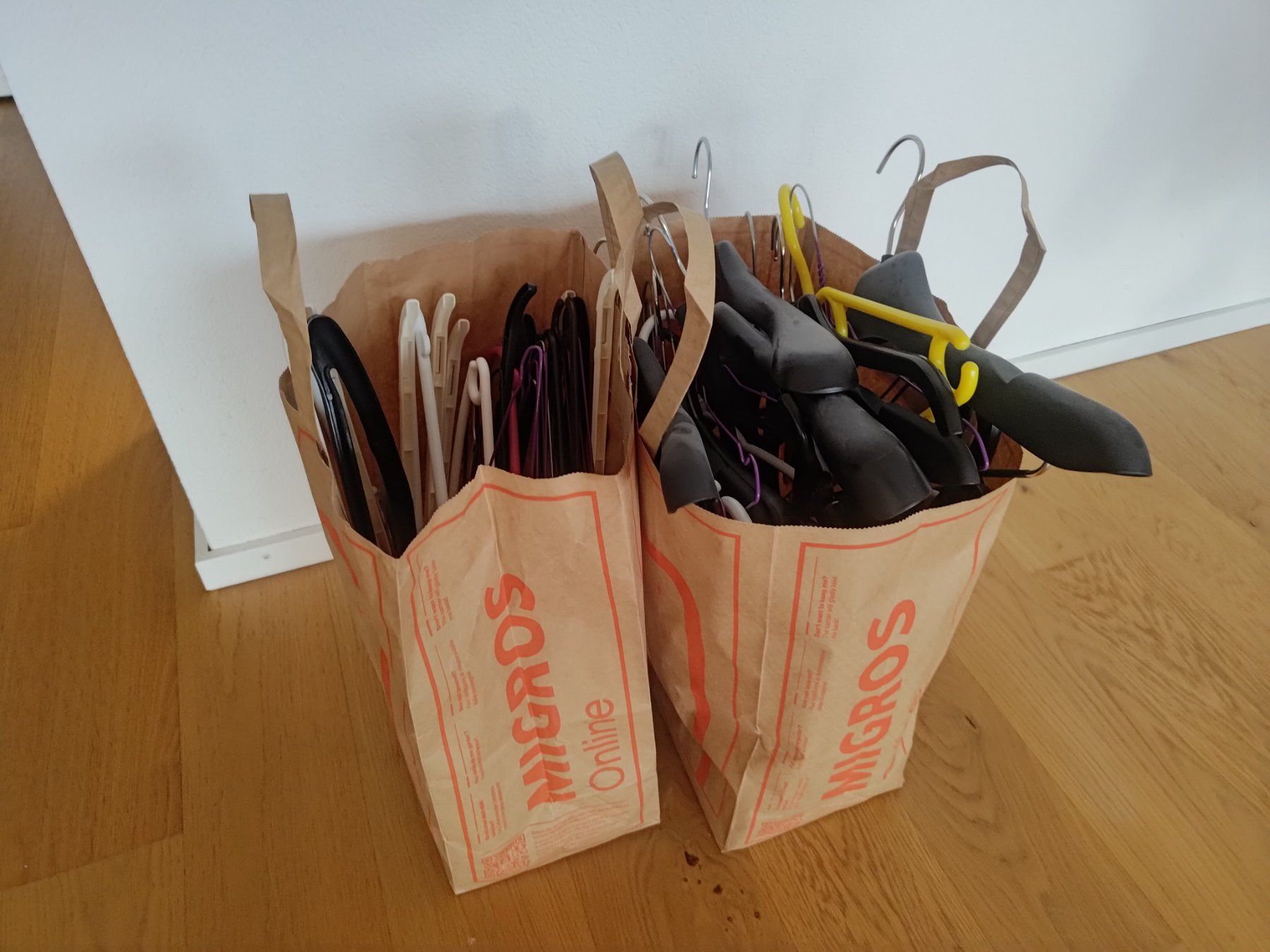 Appendiabiti: Gratis Kleiderbügel – Usato da Niederwangen b. Bern venduto da AnnetteTanne 1