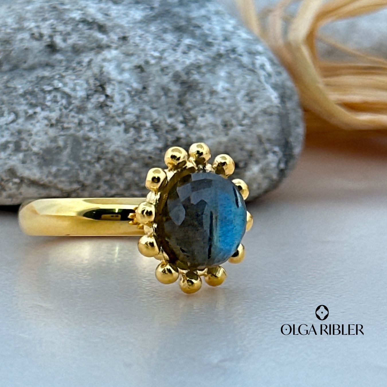 Olga Ribler Anelli: Edelstahlring mit Labradorit, Gr. 52 – Nuovo (secondo la descrizione) da Luzern venduto da MonikaS03 5