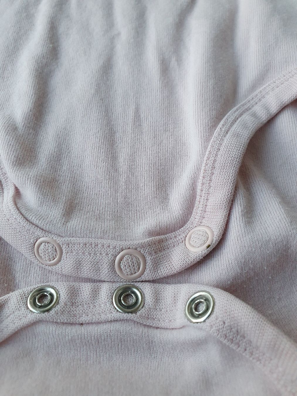 H&M Lotti & Set di vestiti: H&M Body, Gr. 86, rosa, Kurzarm – Usato da Einigen venduto da thundermother 4