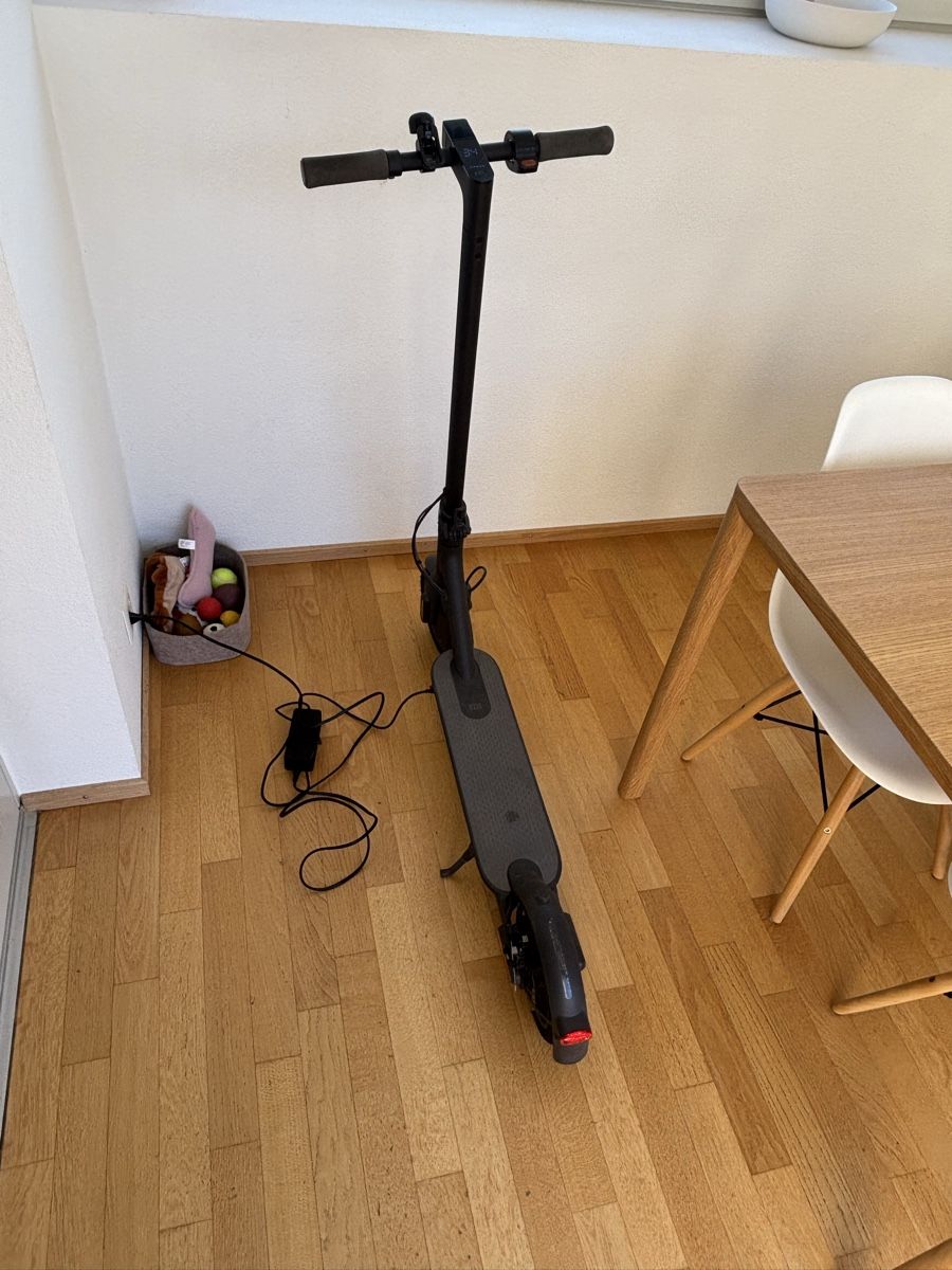 Xiaomi Kickboard: Xiaomi Mi Essential (20 km/h) – Usato da Pratteln venduto da Oxa0