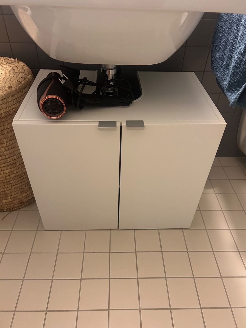 Ikea Armoires: Badezimmer Schrank – D'occasion à Zürich par Valentinastoira1