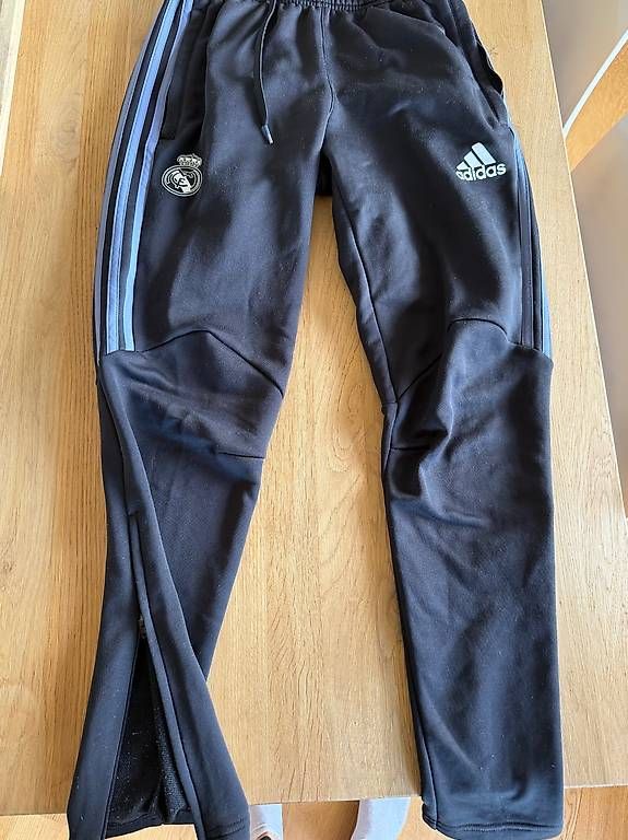 Adidas Pantaloni: Training Adidas nero taglia XS – Usato da Novazzano venduto da sol_vk8x 1