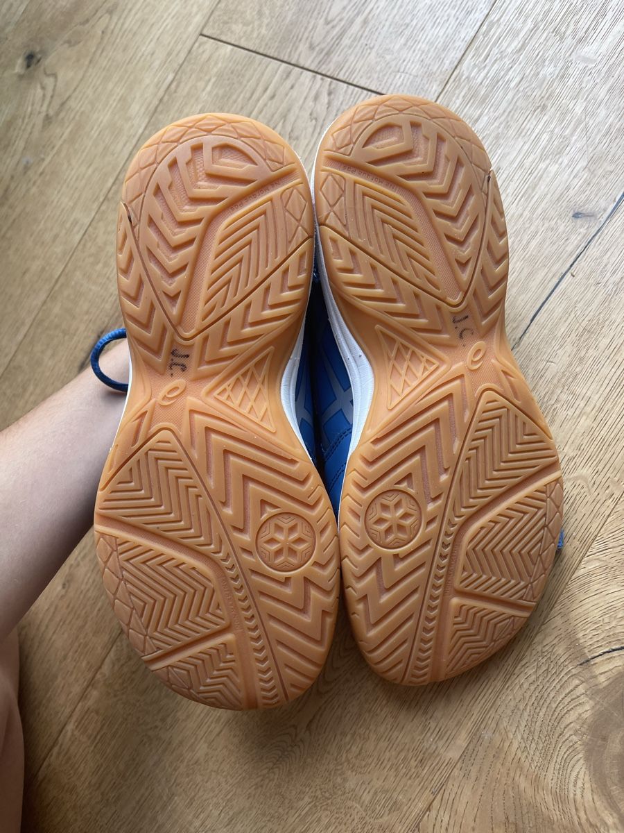 Herrenschuhe: Asics Hallenturnschuh – Gebraucht aus Paspels von Giango33 2