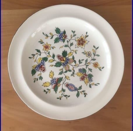 Wedgwood Piatti: WEDGWOOD TELLER HANDGEMALT QUEENS WARE – Usato da Subingen venduto da ArtBead 2