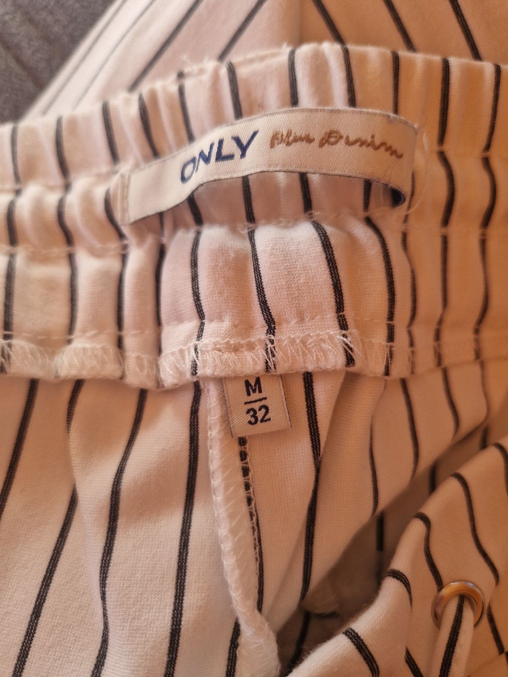 Only Lotti di vestiti: Sommer Set: 2 Top's + Only Hose gestreift, Gr. M – Nuovo (secondo la descrizione) da Ebikon venduto da kov_9vqb