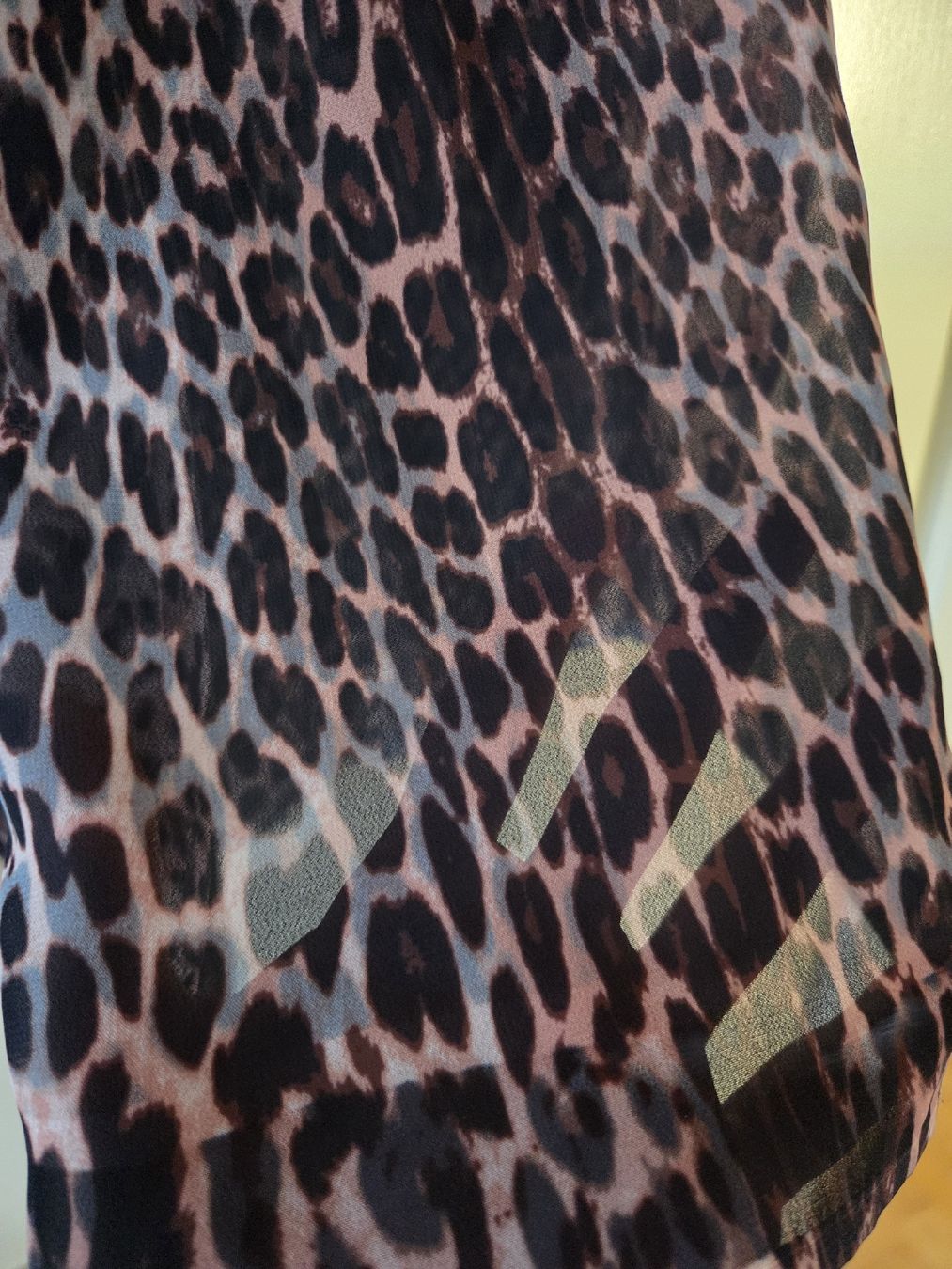 Guess Camicette: Leoparden Guess Bluse Gr. S – Usato da Dänikon ZH venduto da FicusLyrata 6