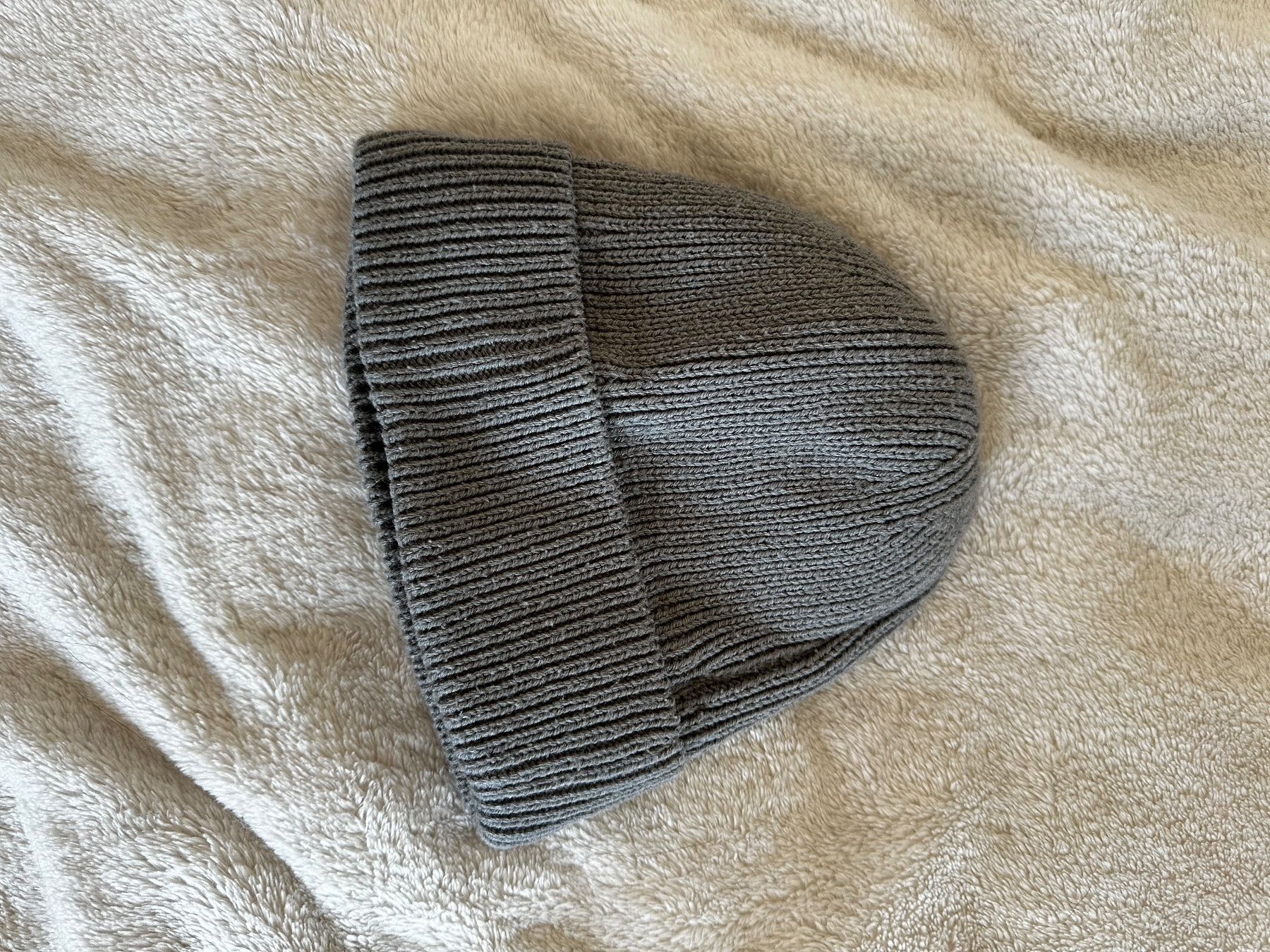 Hüte, Mützen & Caps: Warme Wintermütze UBS, grau gestreift – Gebraucht aus Glattpark(Opfikon) von Scatho 1