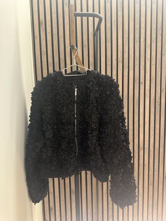 Zara Black Floral Bomber Jacket - Stylish Spring Outerwear!