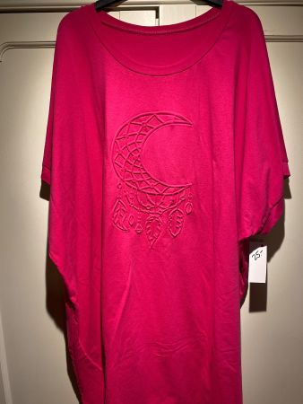 DAMENKLEID IN PINK