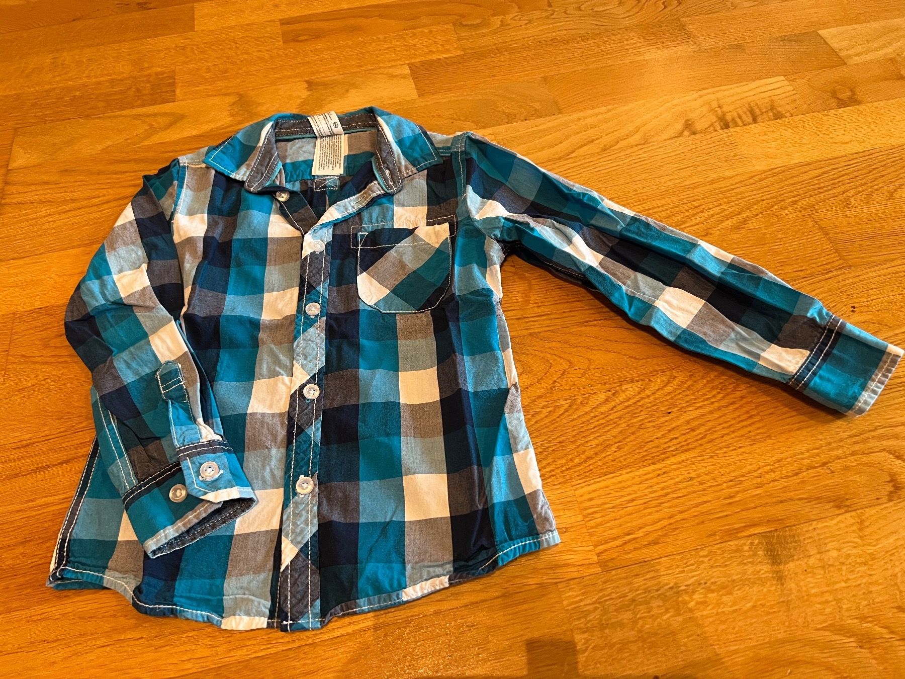 Chemises, T-shirts & Polos: Hemd Gr. 116 – D'occasion à Wallisellen par Kaktus8304