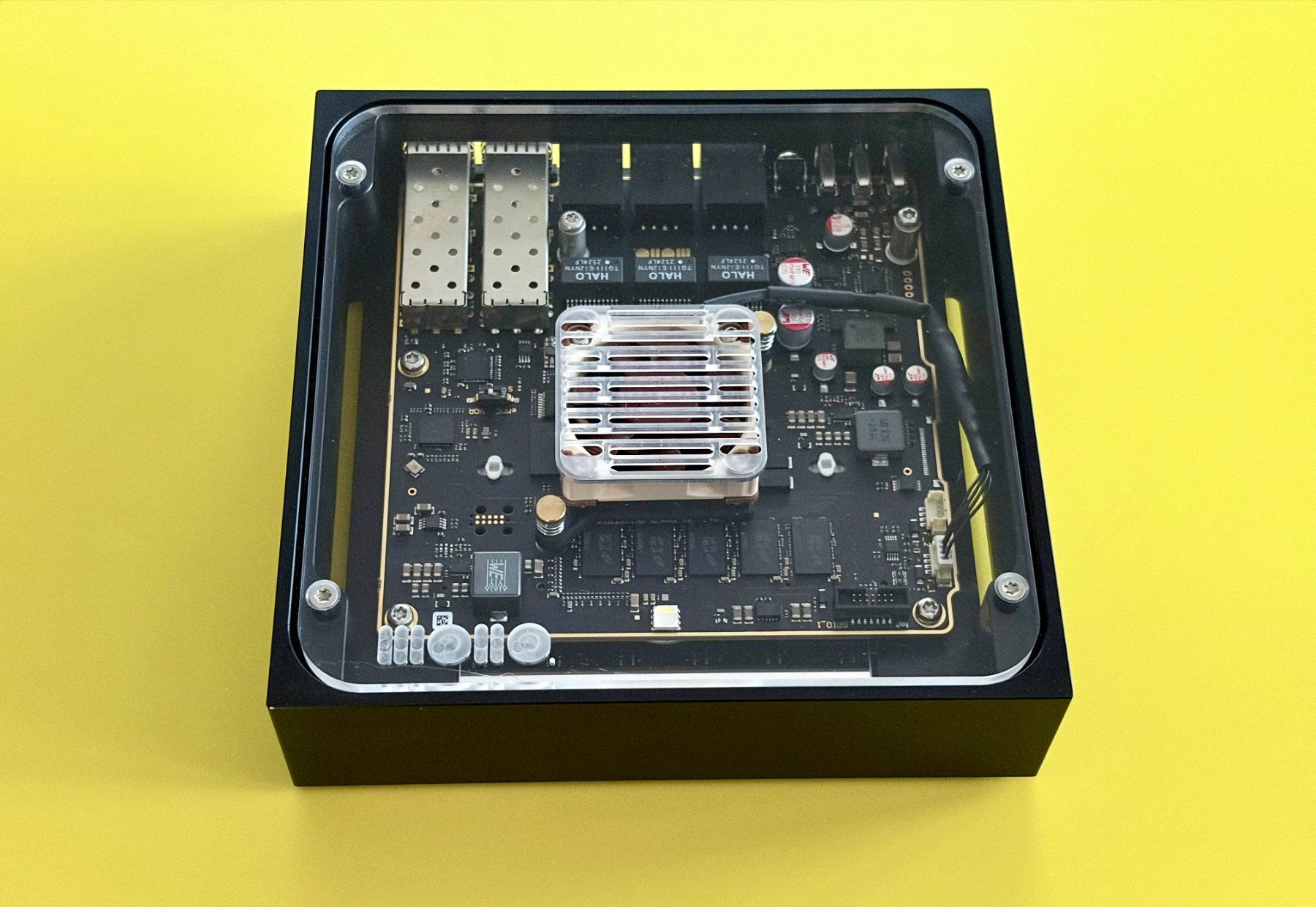 Modem & Router: Mono Gateway (10 Gbps - Router / Gateway / Firewall) – Usato da Moudon venduto da dcm_