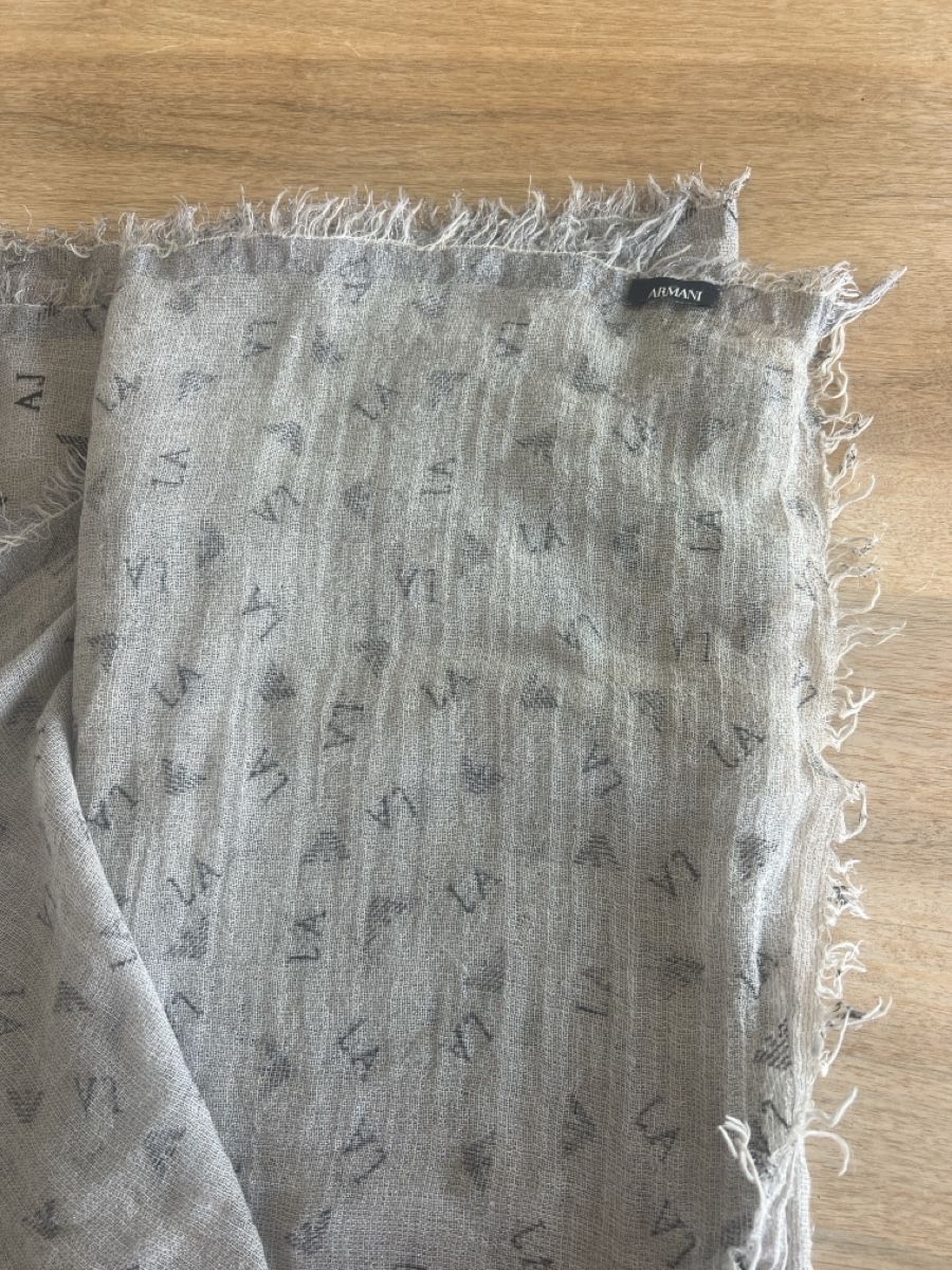 Armani Foulard & Sciarpe: Armani  Schal grau mit Logo Muster - neu – Nuovo e nell'imballaggio originale da Uetikon am See venduto da Sarahm76 1