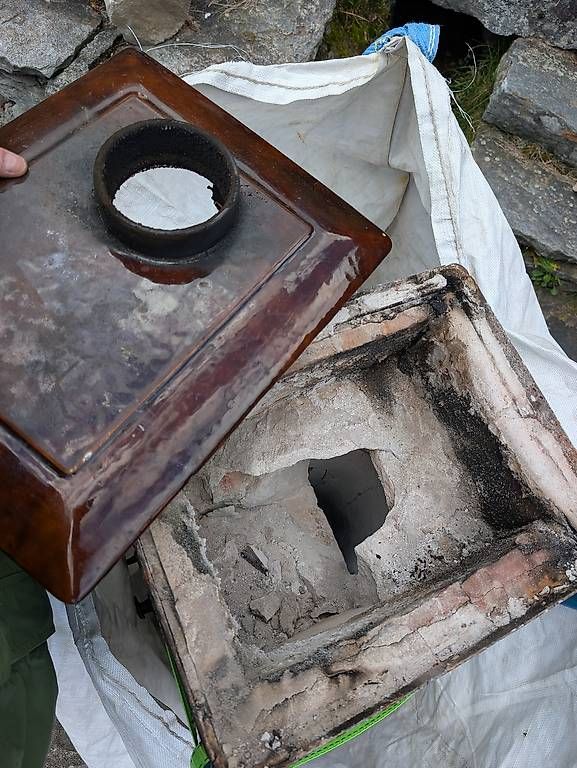 Stufe caminetto: Regalo pigna stufa a legna da restaurare  – Usato da Verscio venduto da tig_jg9j 4