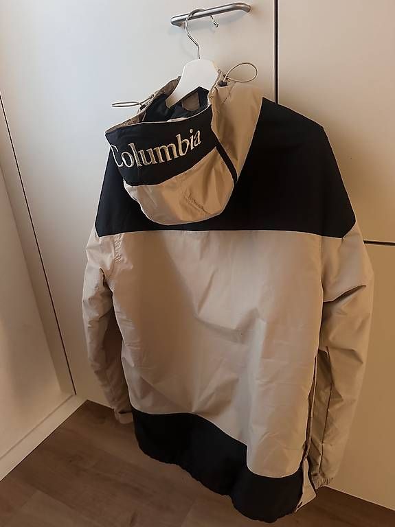 Columbia Giacche: gebrauchte COLUMBIA Windbreaker Modell 'Challenger' in beige – Usato da Utzigen venduto da Horvato 1