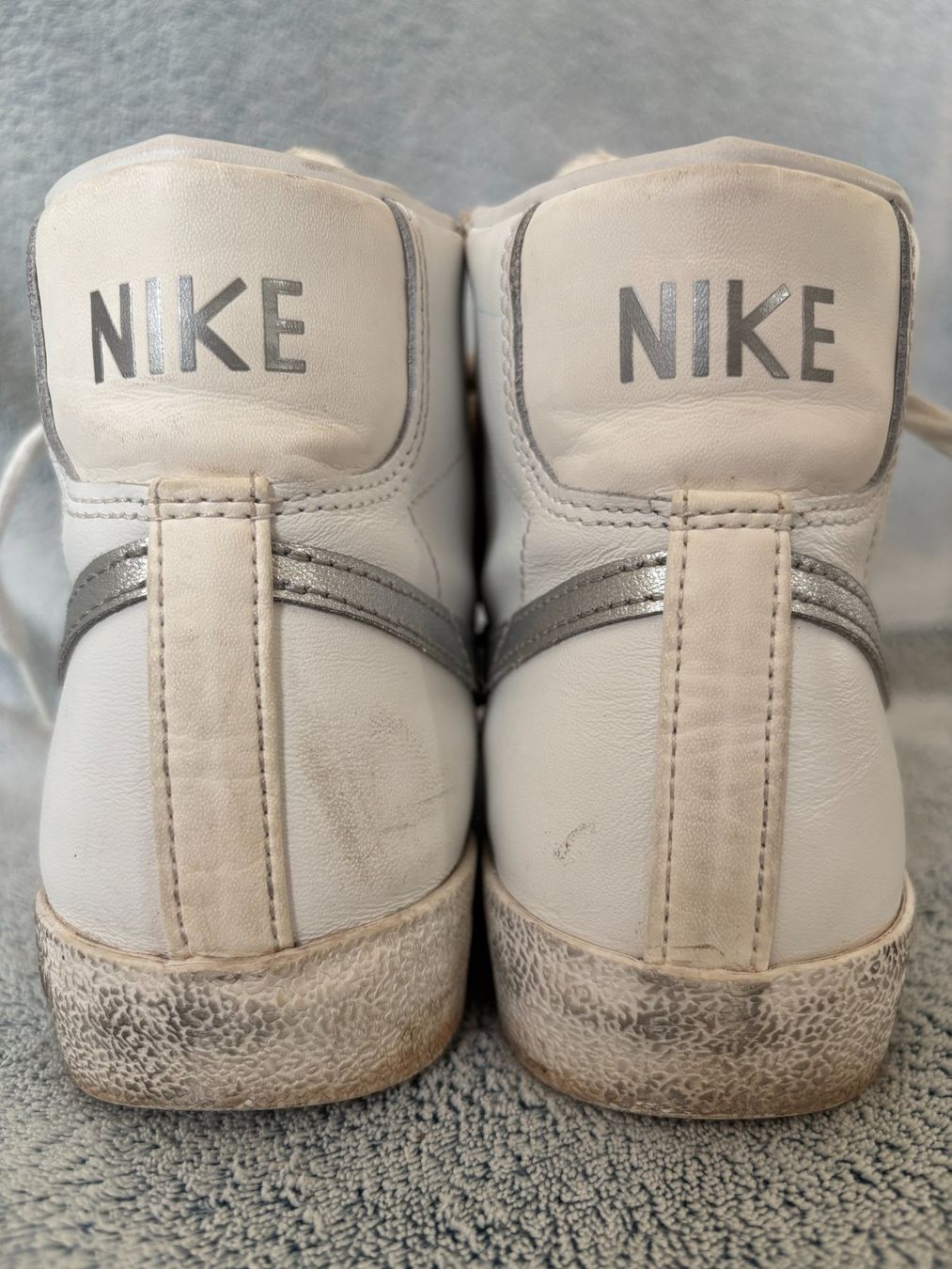 Nike Chaussures femmes: Nike Blazer Mid '77 Summit Weiss Silber, Gr. 39 – D'occasion à Birmenstorf AG par tritonius 4