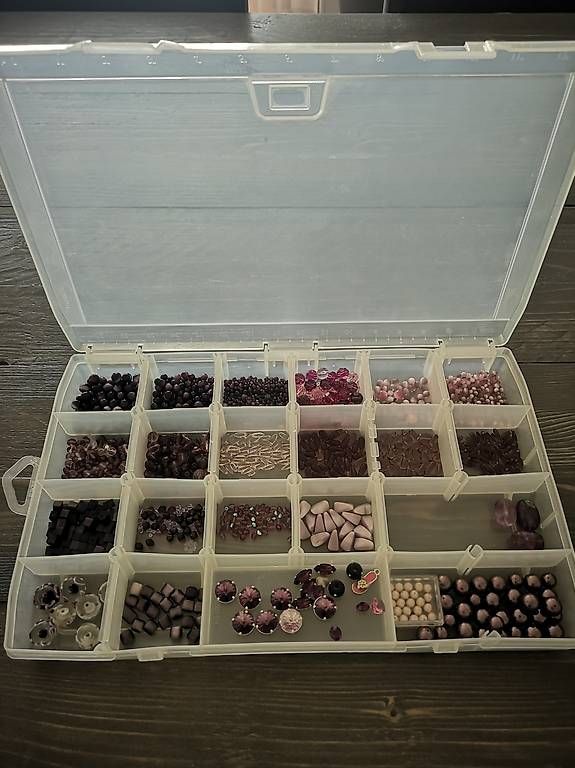 Perle (finte): Perlen Box Violett – Usato da Rothenburg venduto da Priska_70
