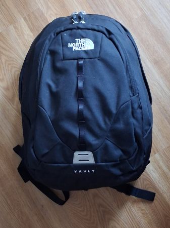 The North Face Vault Rucksack – Schwarz – Top Zustand!