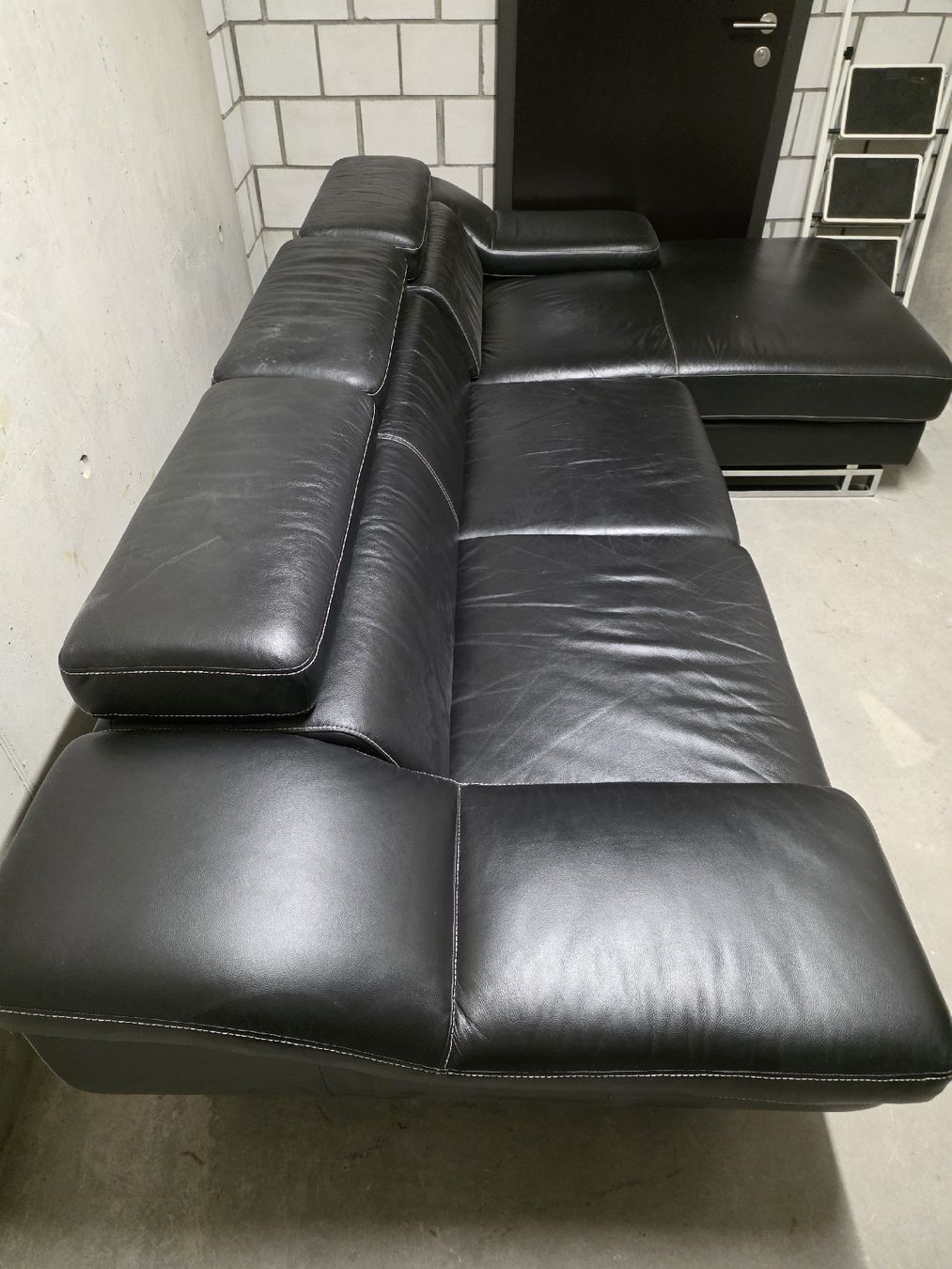 Divani: Canapé modulaire en cuir noir – Usato da Granges-Paccot venduto da Samgas79 1