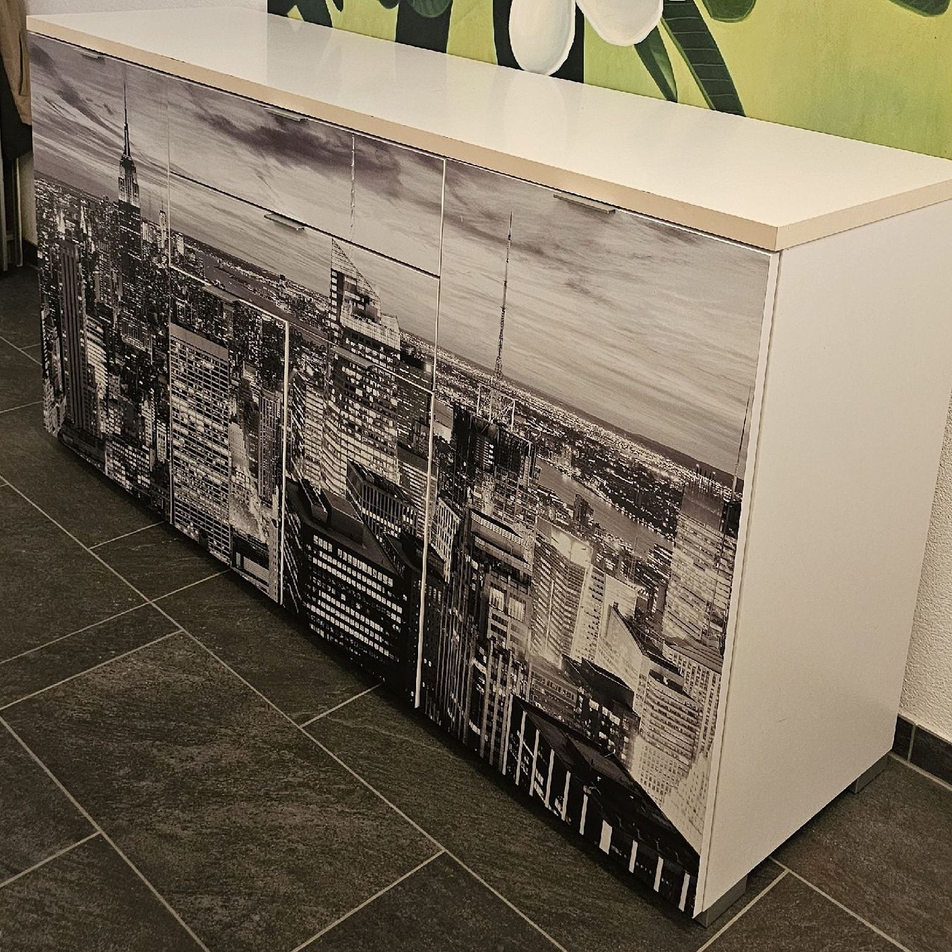 Cassettiere: Moderne Kommode mit New York Motiv - Ein echter Hingucker! – Usato da Weiningen ZH venduto da Mirofox