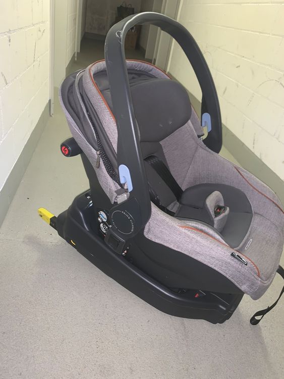 Maxi cosi Peg perego Kindersitz mit sitzhalterung furs auto Kaufen auf Ricardo