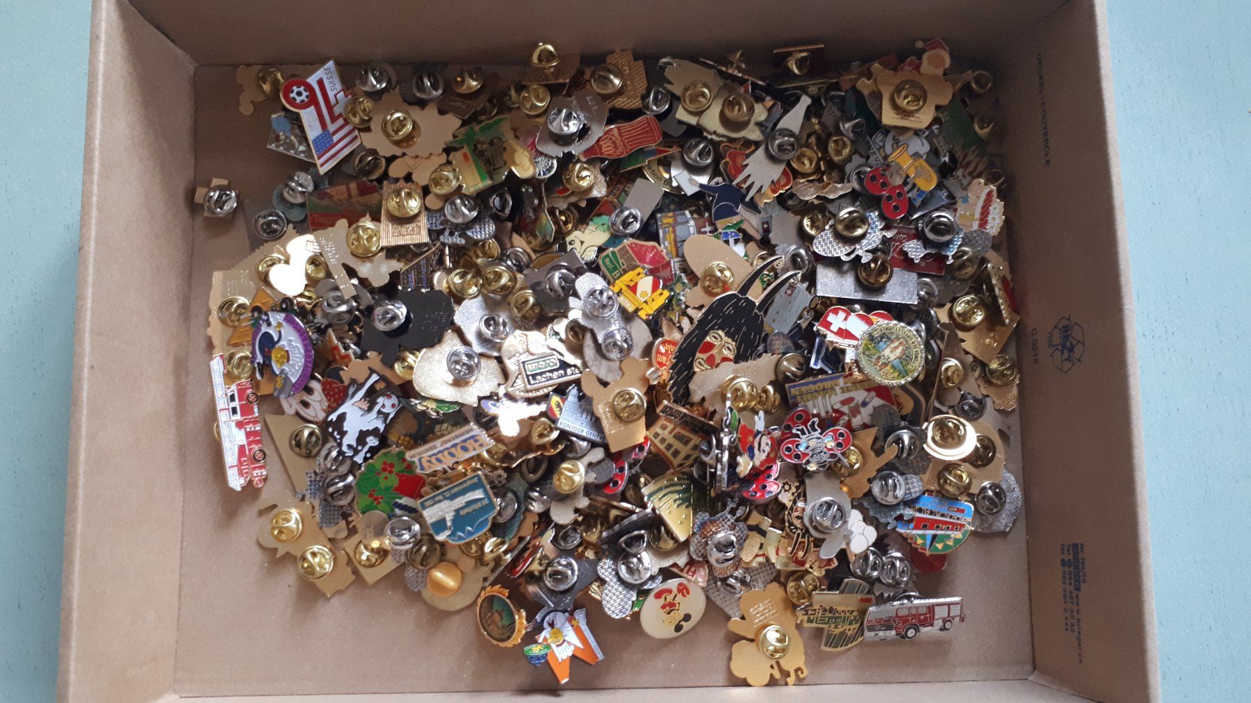 Placchette & Badge: PIN-Sammlung, 500+ – Usato da Goldiwil (Thun) venduto da chilou 5