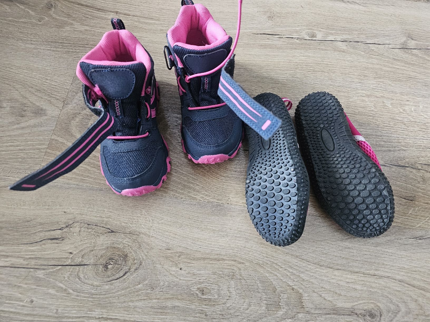 Scarpe per ragazzi: Badeschuhe Gr. 29  & Wanderschuhe Gr. 26 – Usato da Grosshöchstetten venduto da Qenko 1