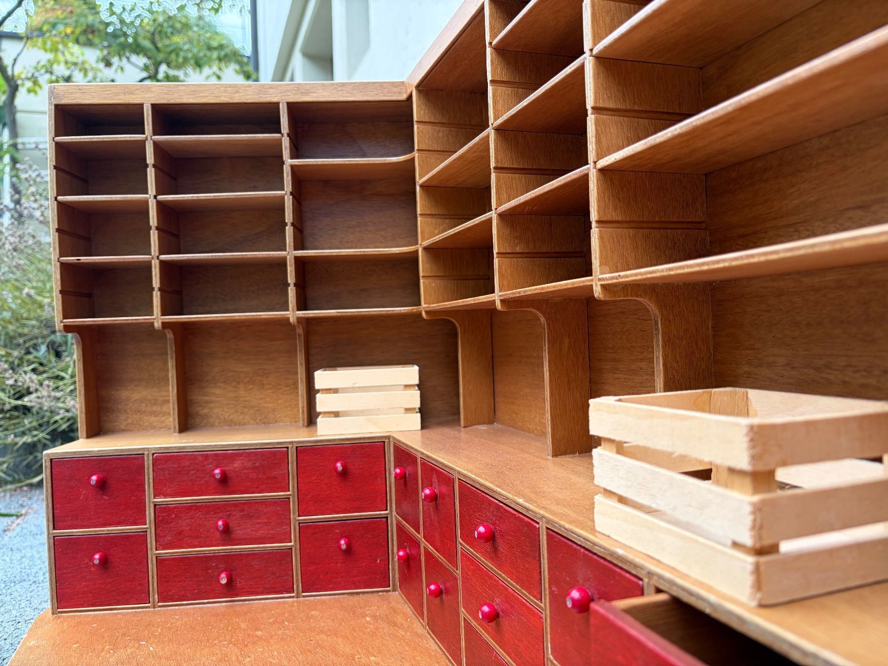 Spielzeuge: Wunderschöner Holz-Kaufladen – Gebraucht aus Ennetbürgen von Birkenbaum5 6