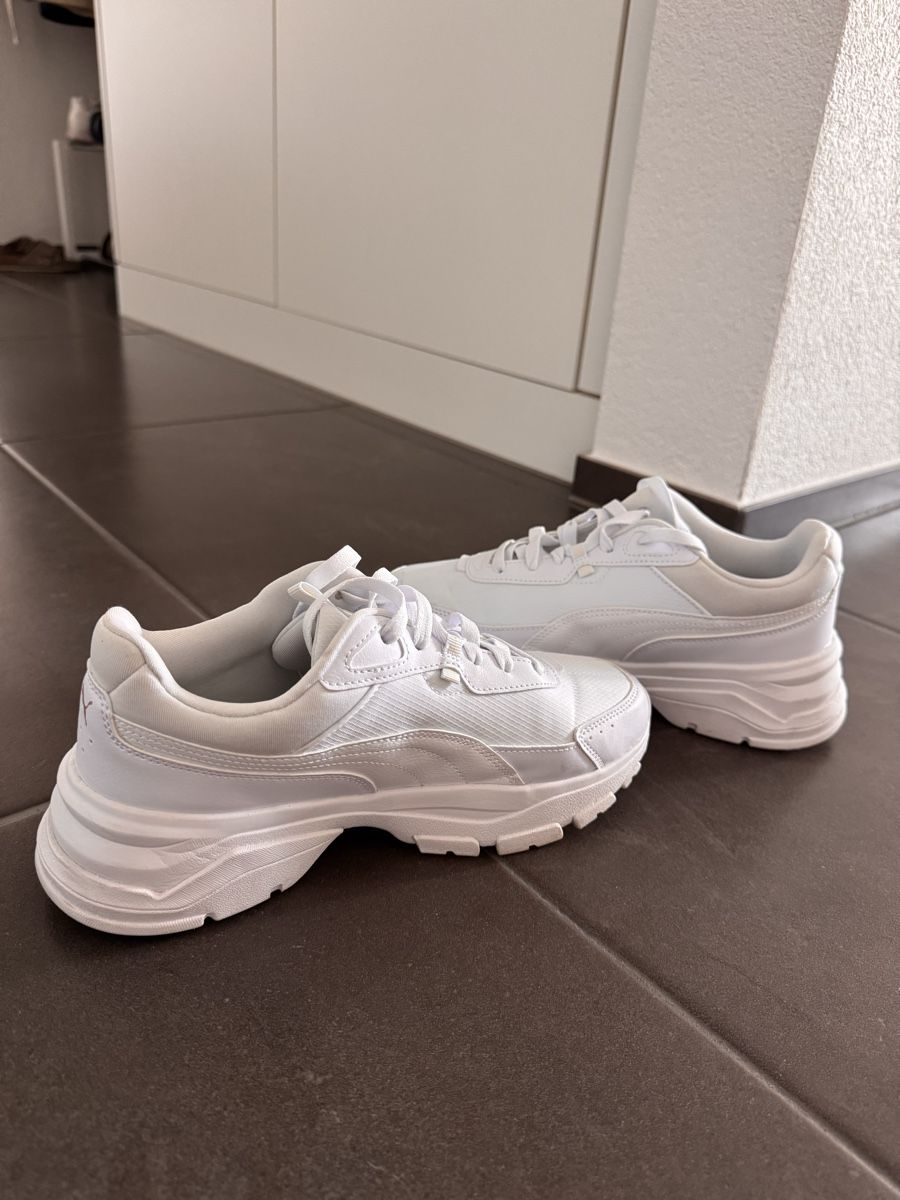 Puma Chaussures femmes: Puma Sneaker weiss – Neuf (Voir description) à Rothrist par alessia_202 2