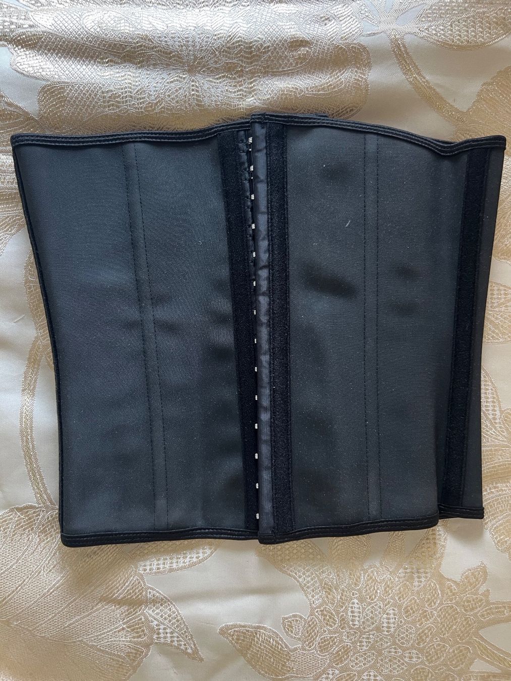 Protezioni & Imbottiture: Latex Waist Trainer Corset, Size S, Black – Nuovo e nell'imballaggio originale da Lugano venduto da p24_tzb2 1