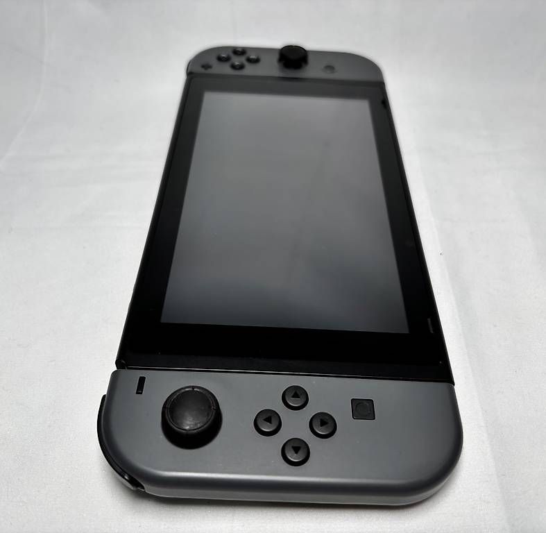 Nintendo Console: Nintendo Switch Console | 64GB MicroSD + Gioco – Usato da Gordola venduto da kar_gy5g 2