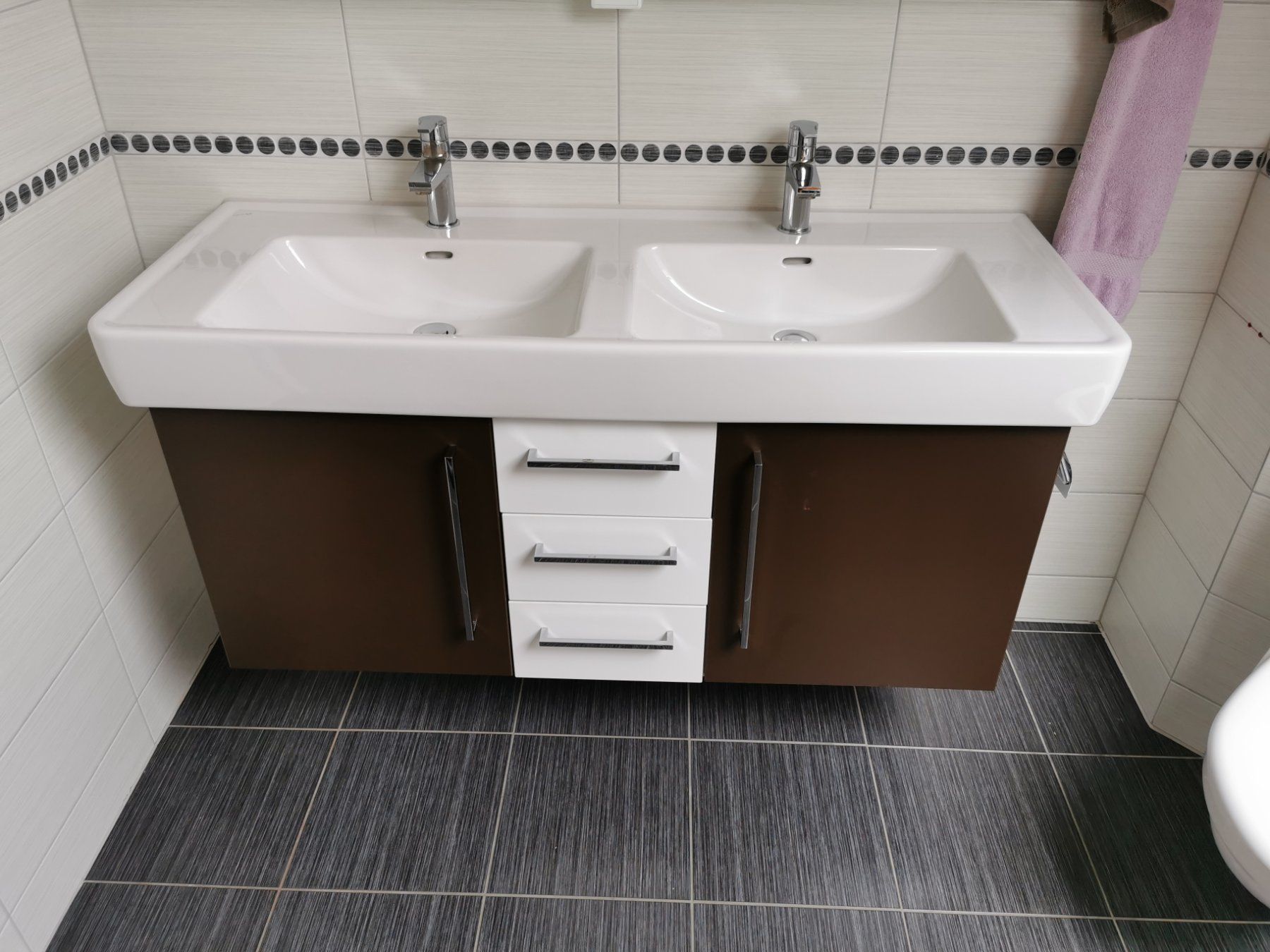 Spülbecken & Waschbecken: Waschtisch mit 2 Spiegeln – Gebraucht aus Grenchen von 231004