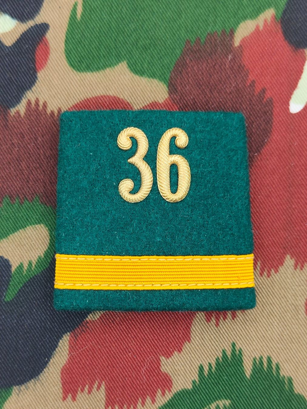 Schweizer Armee Uniformen: Schulterpatte Major Ord. 1949, Bat 36 – Gebraucht aus Bauma von SwissMilitaria