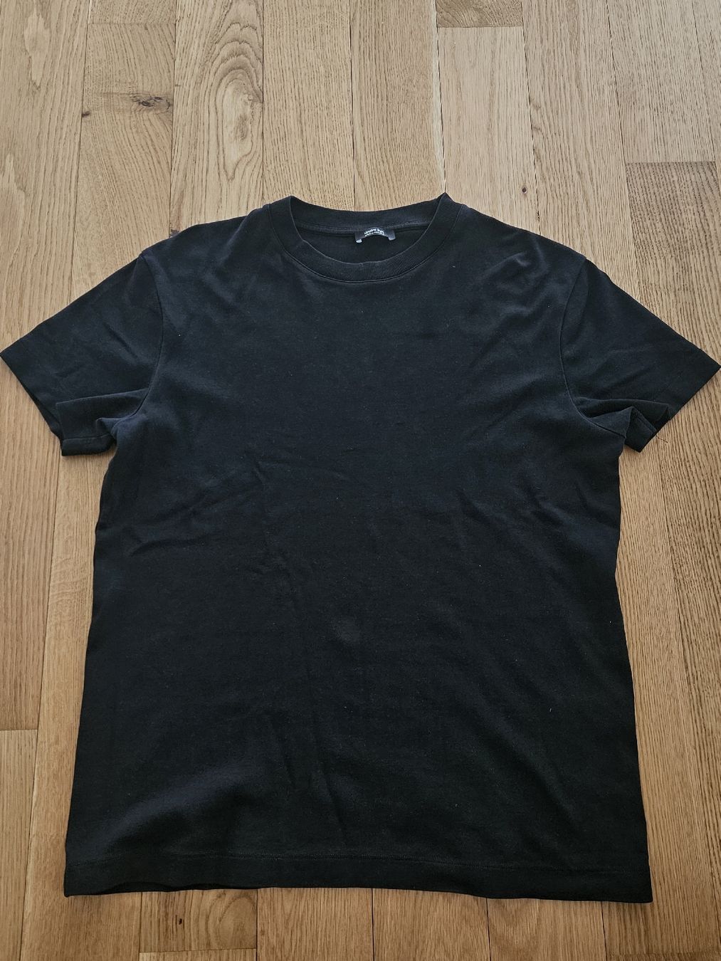 Massimo Dutti T-shirt: Massimo Dutti T-Shirt basic - black - Grösse S – Usato da Jona venduto da Pasch95