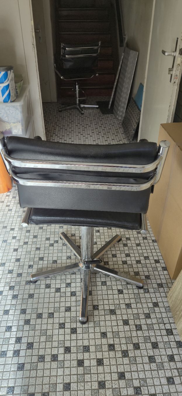Chaises: Coiffeurstuhl – D'occasion à Bäretswil par T.S1 1