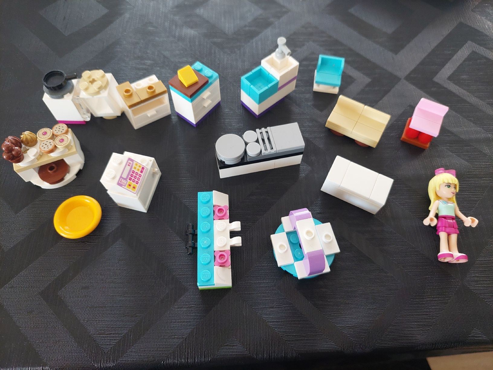 Lego Spielzeuge: Div. Lego Friends Möbel und Figur.  – Gebraucht aus Zetzwil von sti_x9xf 6