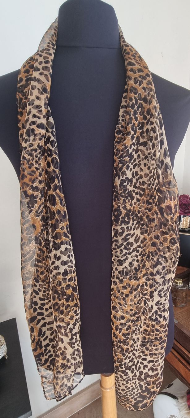 Foulard & Sciarpe: Foulard rectangulaire femme – Usato da Borex venduto da mab_28bf 2