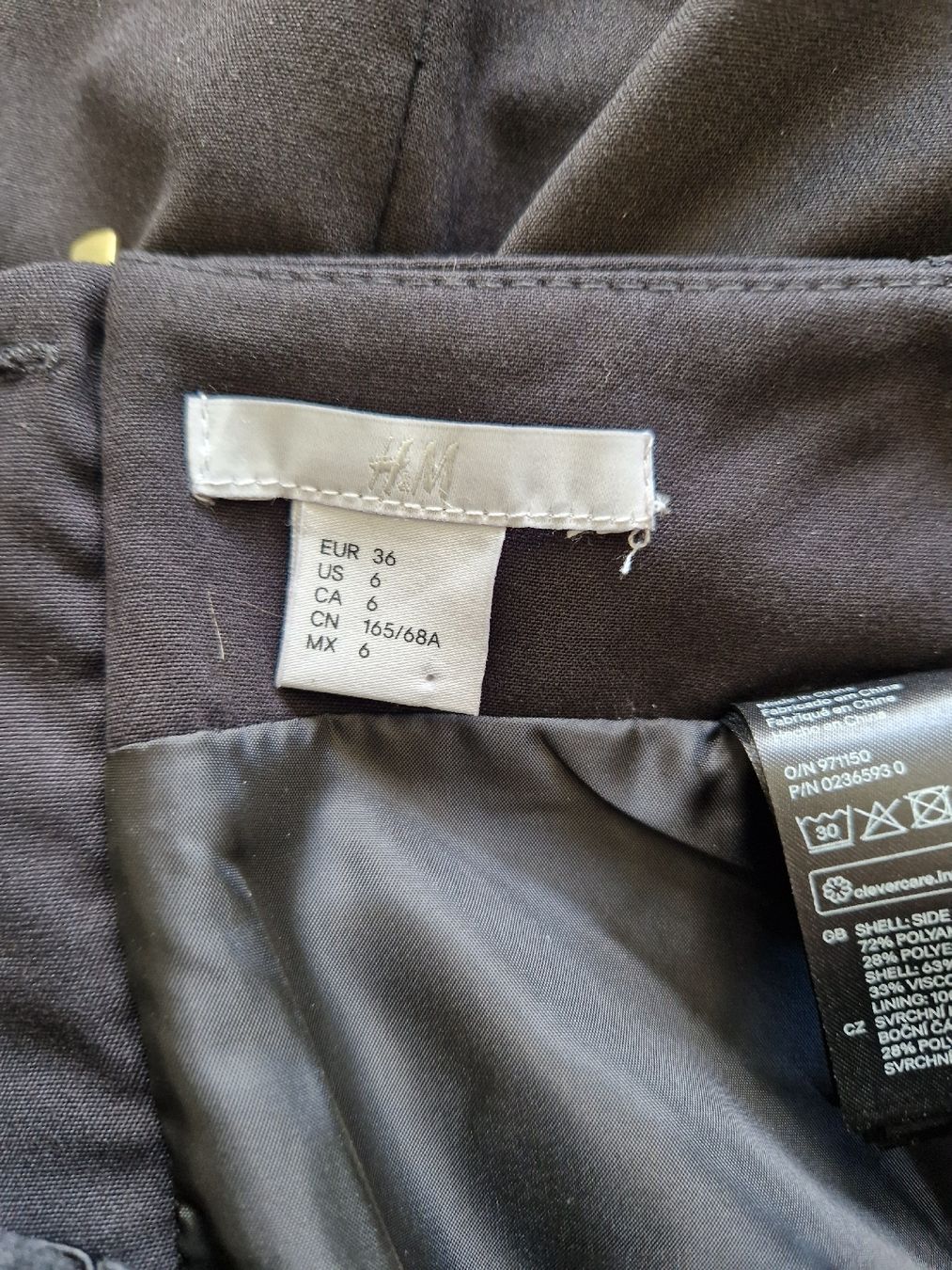 H&M Röcke: Damenjupe schwarz Grösse 36 – Gebraucht aus Bühler von Bluana 2