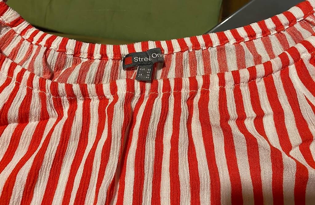 Camicette: 2 Blusen-Shirts: gestreift und elegant schwarz – Usato da Bern venduto da nadjaz 2