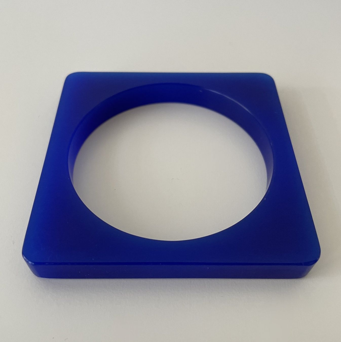 Bracciali & Braccialetti: Armreifen Plexiglas königsblau deckend - klein - neu – Nuovo e nell'imballaggio originale da Turgi venduto da bar_8pdm 4